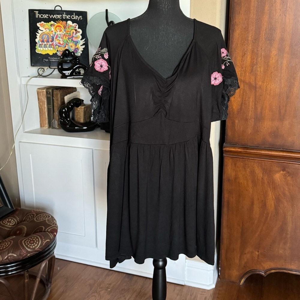 Torrid‎ Black Embroidery Top
